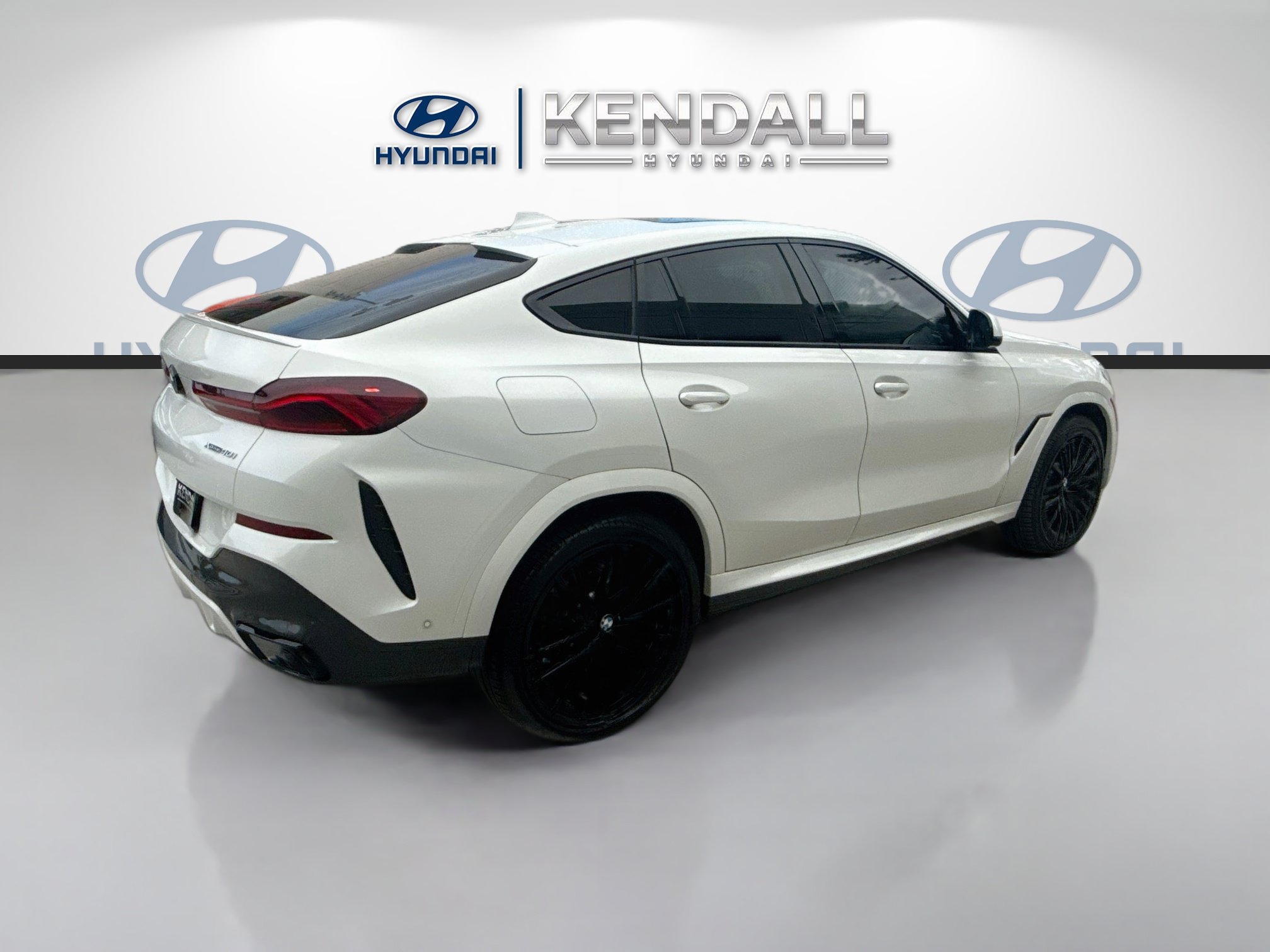 Used 2023 BMW X6 xDrive40i w/ M Sport Package AWD/4WD image 6