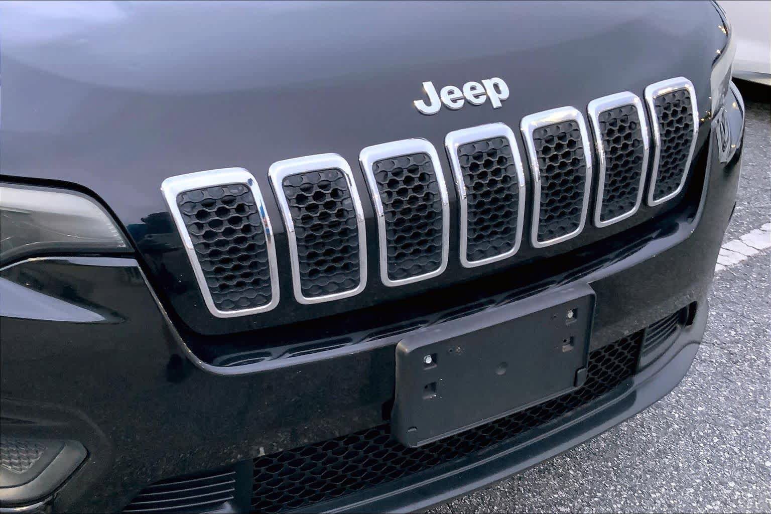 Used 2019 Jeep Cherokee Latitude w/ Popular Appearance Group FWD image 29