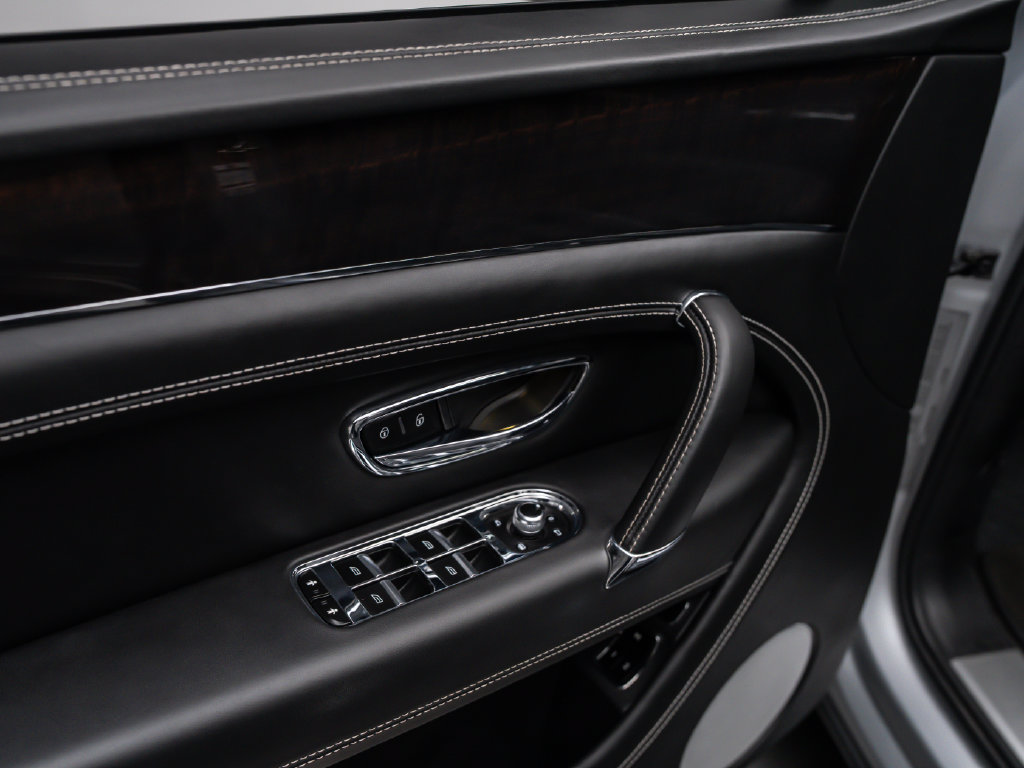 Used 2019 Bentley Bentayga AWD/4WD image 26