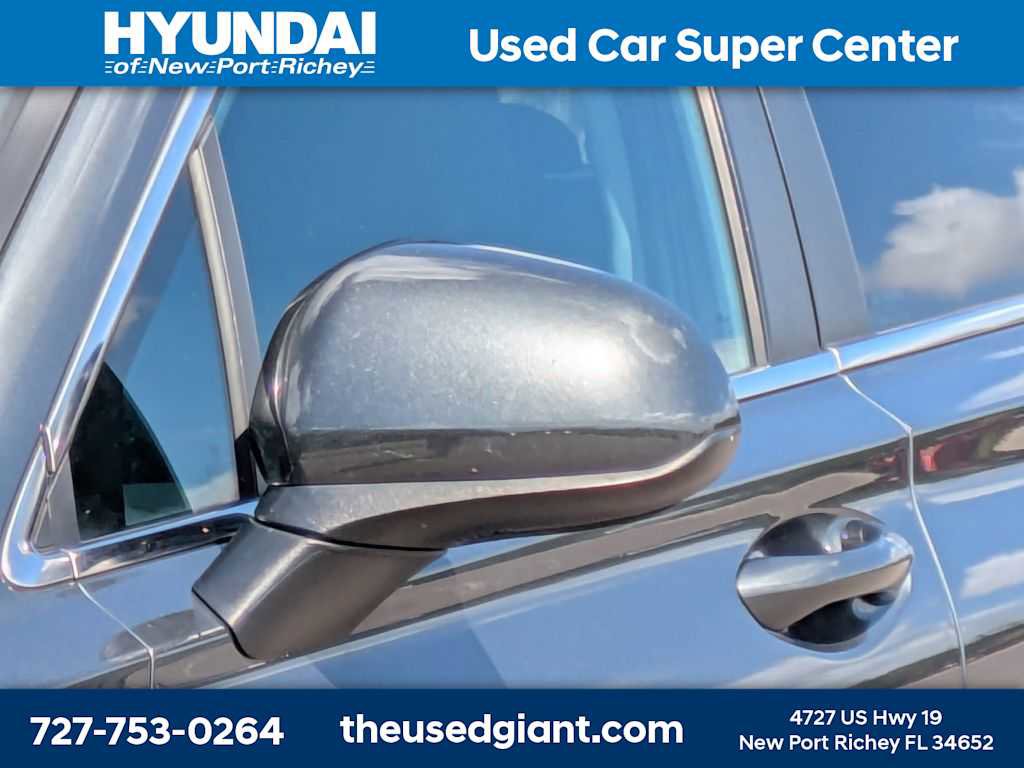 Used 2020 Hyundai Santa Fe SE image 9