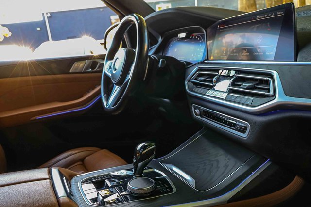 Used 2022 BMW X7 xDrive40i w/ M Sport Package image 24