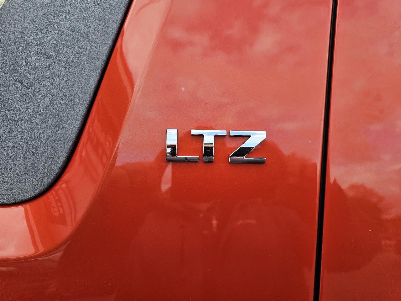Used 2011 Chevrolet Avalanche LTZ AWD/4WD image 15
