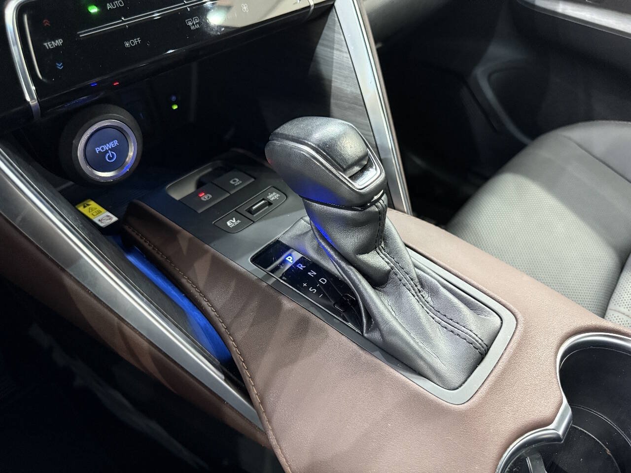 Used 2021 Toyota Venza Limited AWD/4WD image 18