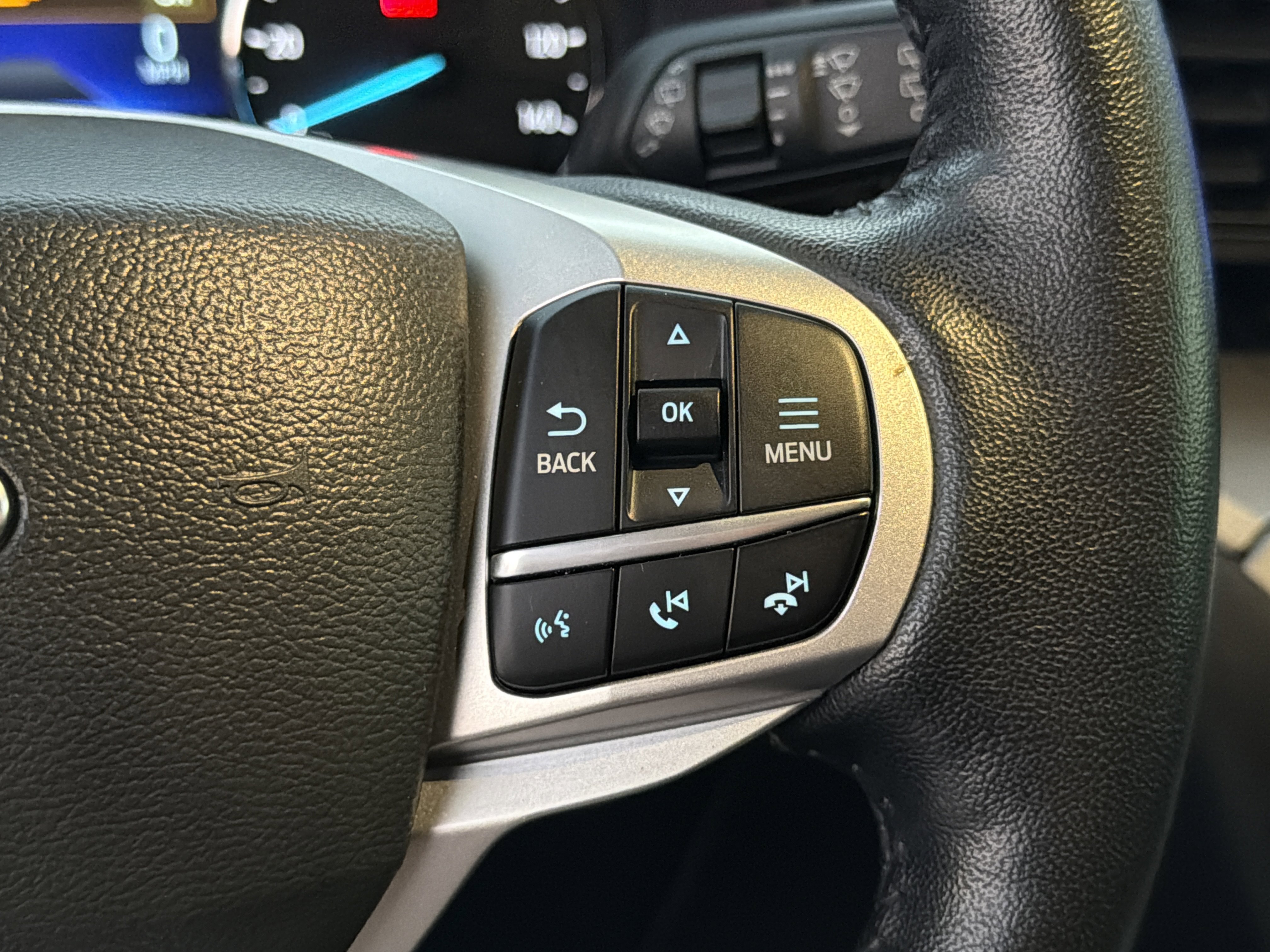 Used 2022 Ford Explorer XLT image 29