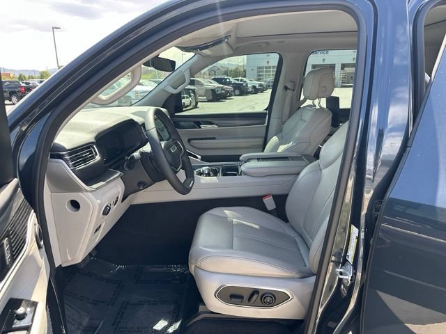 Used 2023 Jeep Wagoneer L Series III w/ Premium Group I AWD/4WD image 16