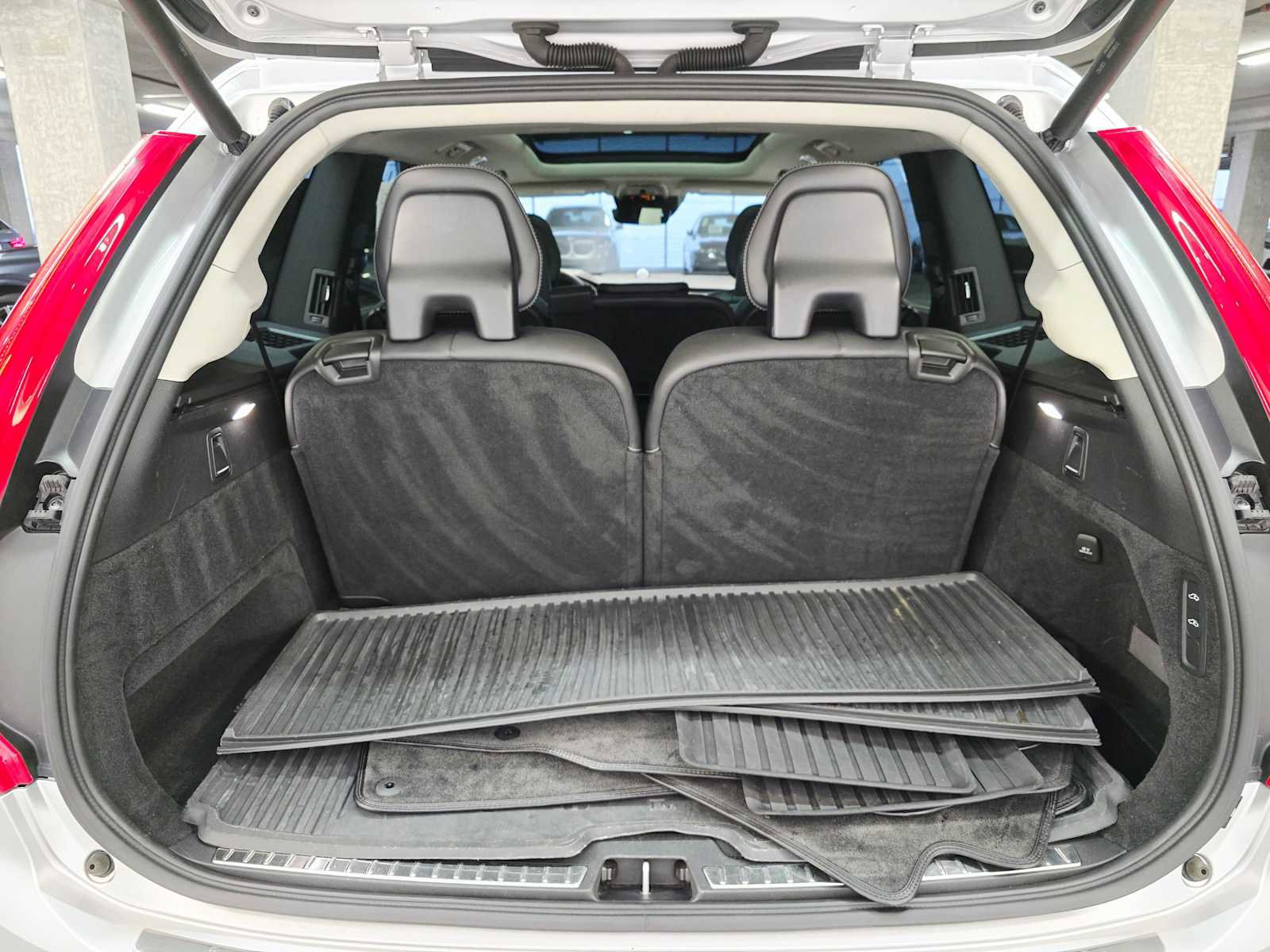 Used 2017 Volvo XC90 T6 Inscription w/ Vision Package image 28