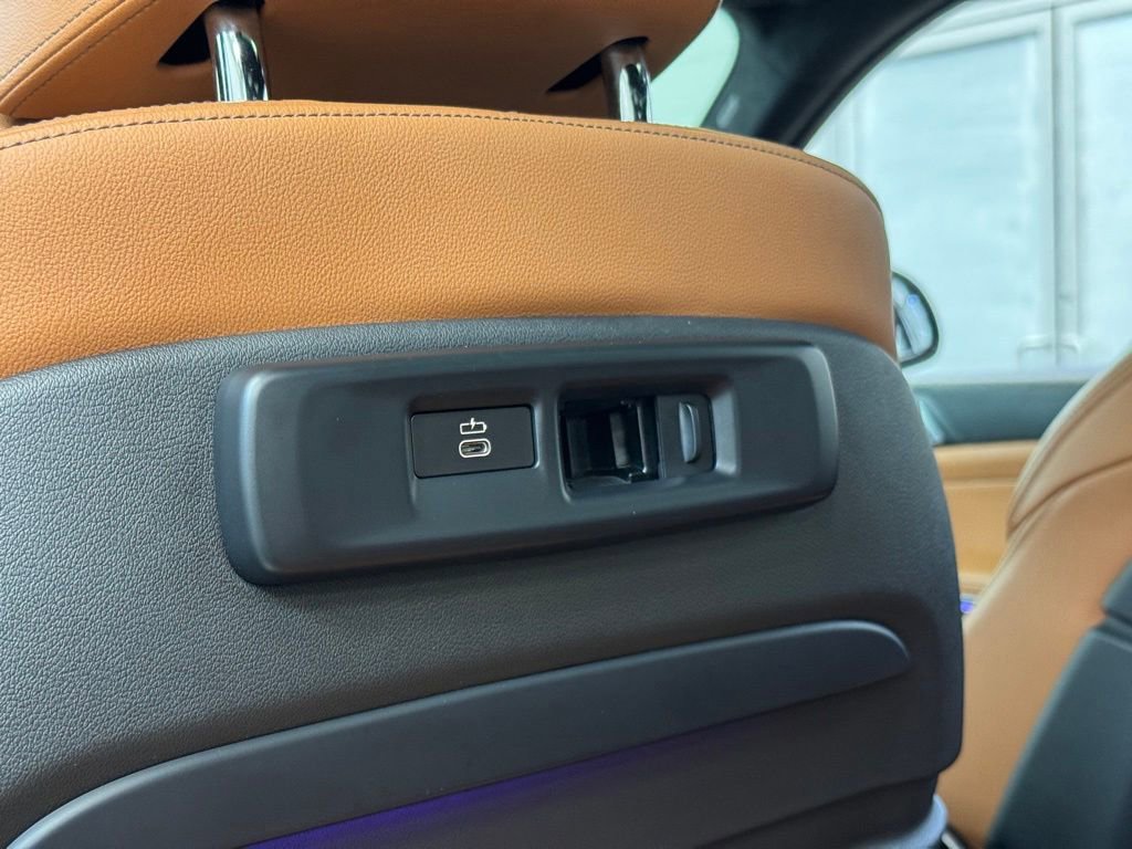 Used 2020 BMW X7 M50i AWD/4WD image 23