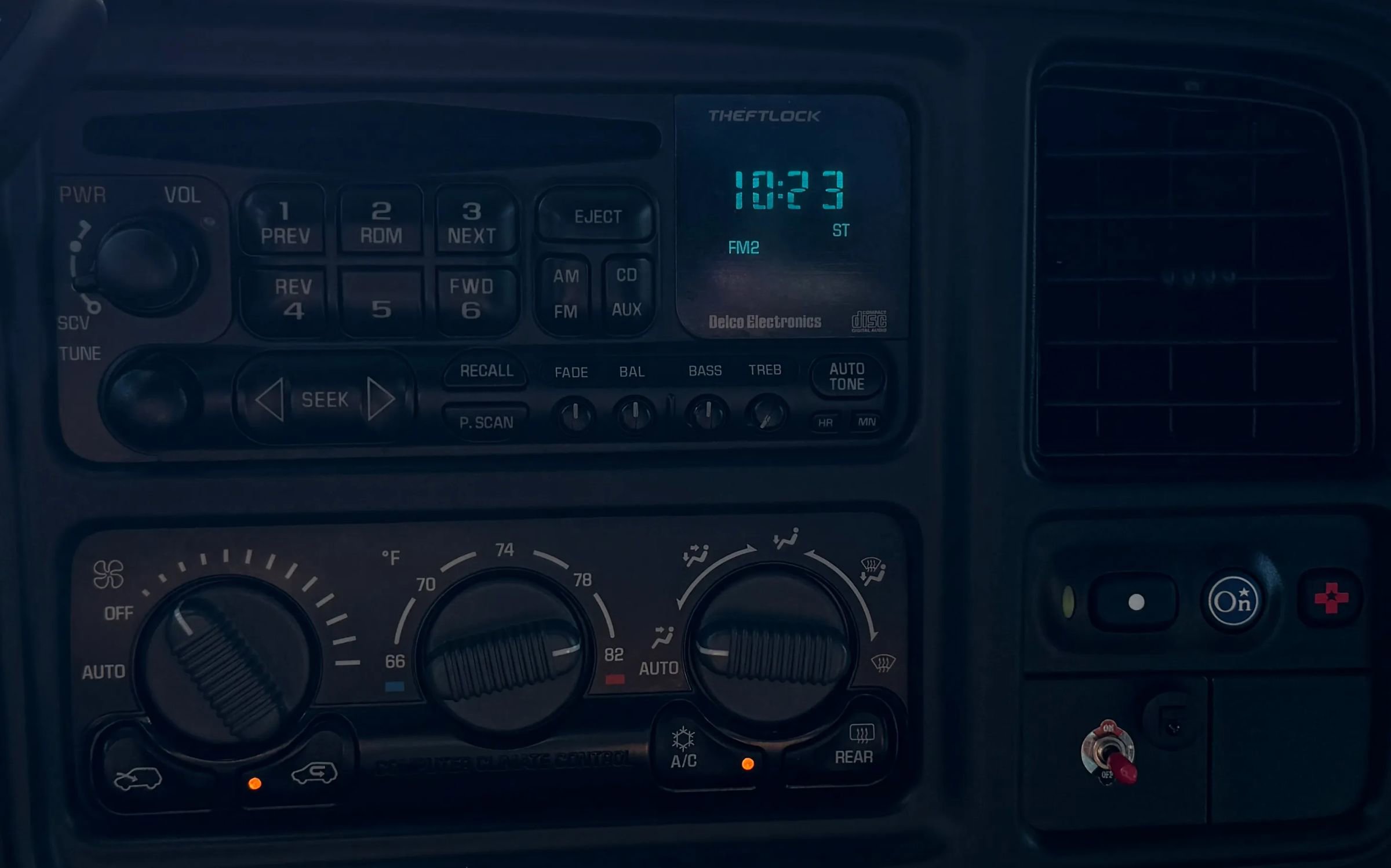 Used 2002 Chevrolet Avalanche 4x4 w/ Off-Road Suspension Pkg image 19