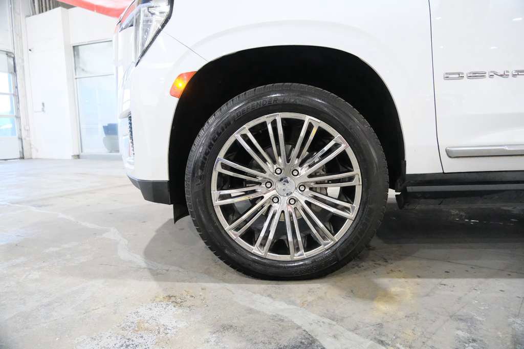 Used 2022 GMC Yukon XL Denali w/ Advanced Technology Package AWD/4WD image 5