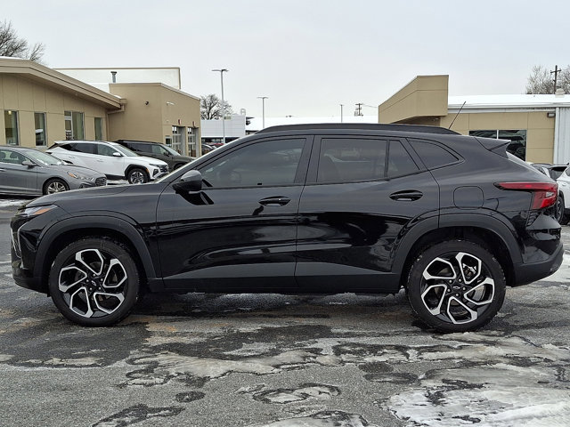 Used 2025 Chevrolet Trax RS w/ Sunroof Package image 7