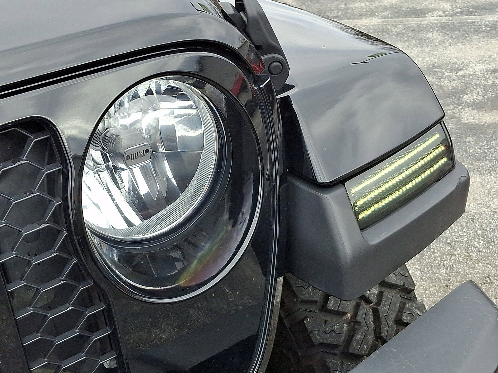 Used 2022 Jeep Gladiator Sport image 11