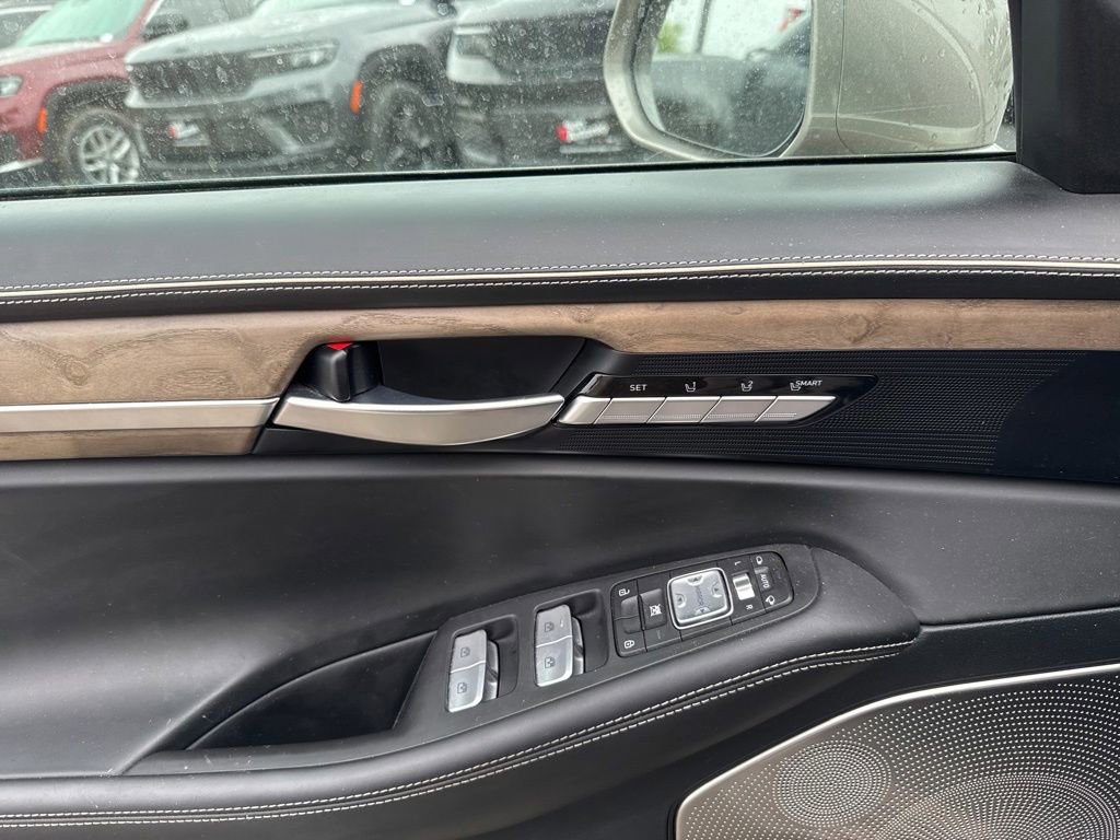 Used 2020 Genesis G90 3.3T Premium image 9