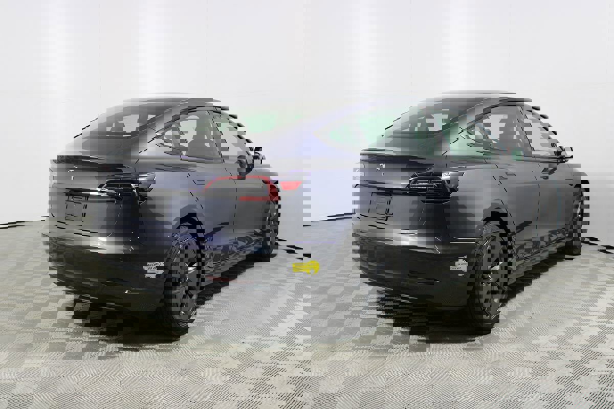 Used 2021 Tesla Model 3 Standard Range Plus image 29