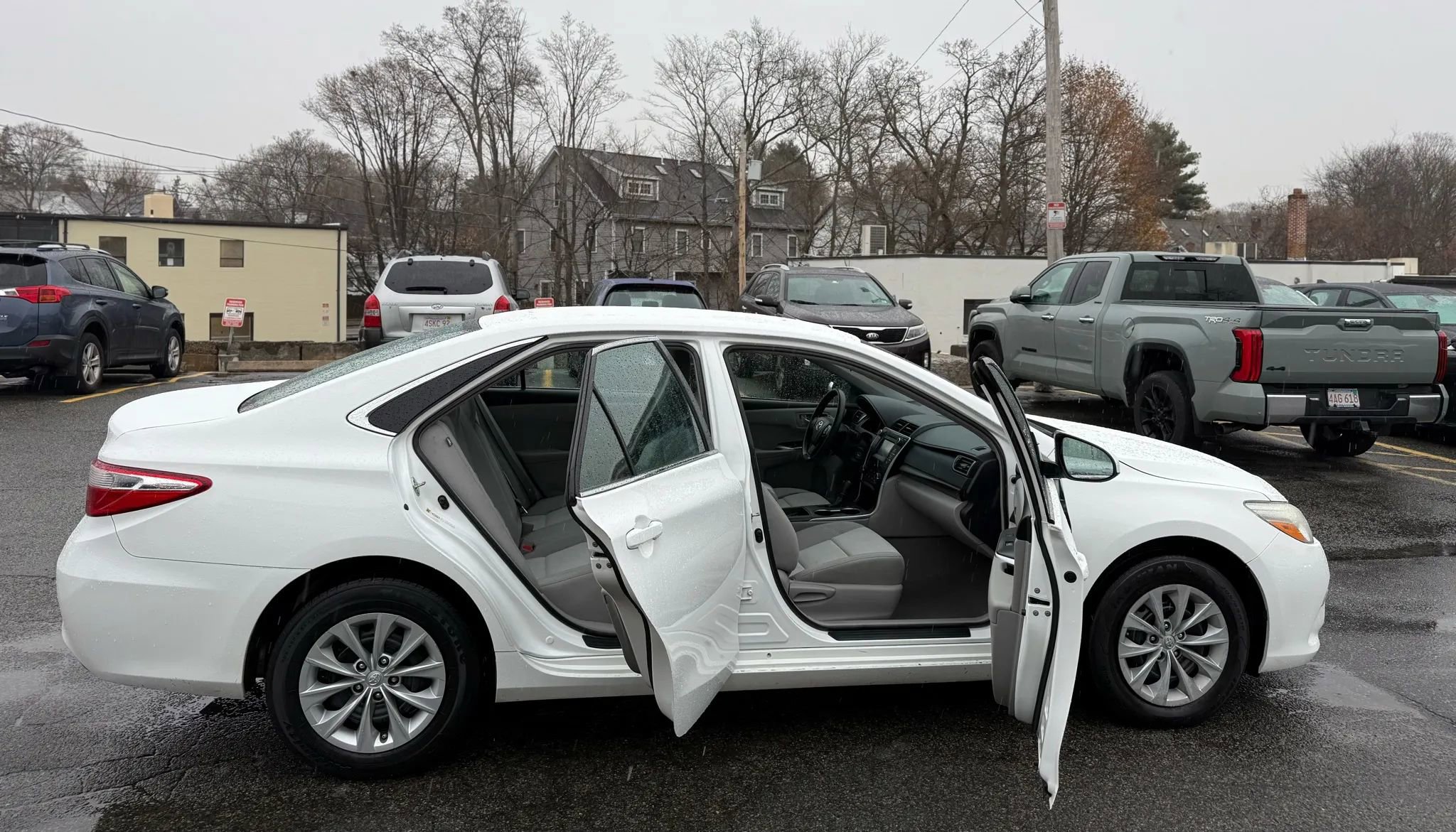 Used 2016 Toyota Camry LE FWD image 7