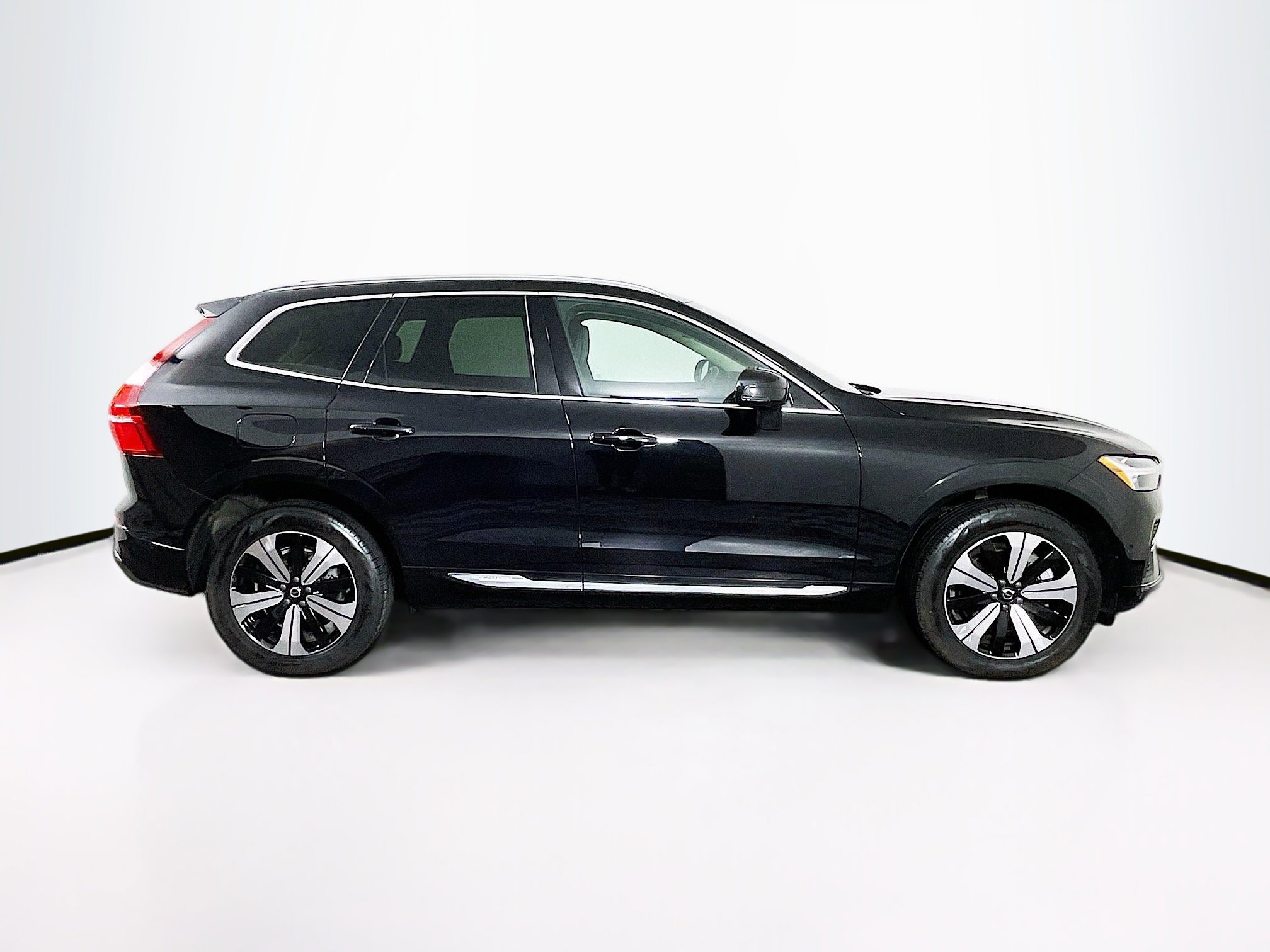 Used 2023 Volvo XC60 T8 Plus image 10