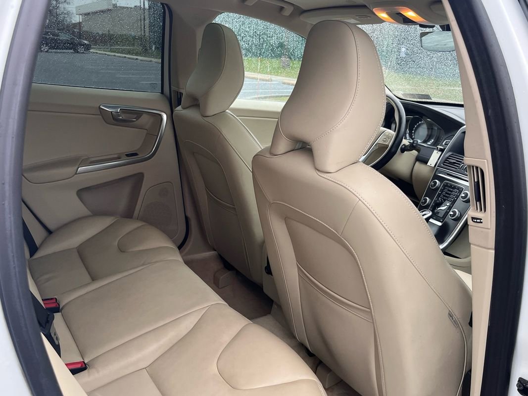 Used 2015 Volvo XC60 T6 image 12