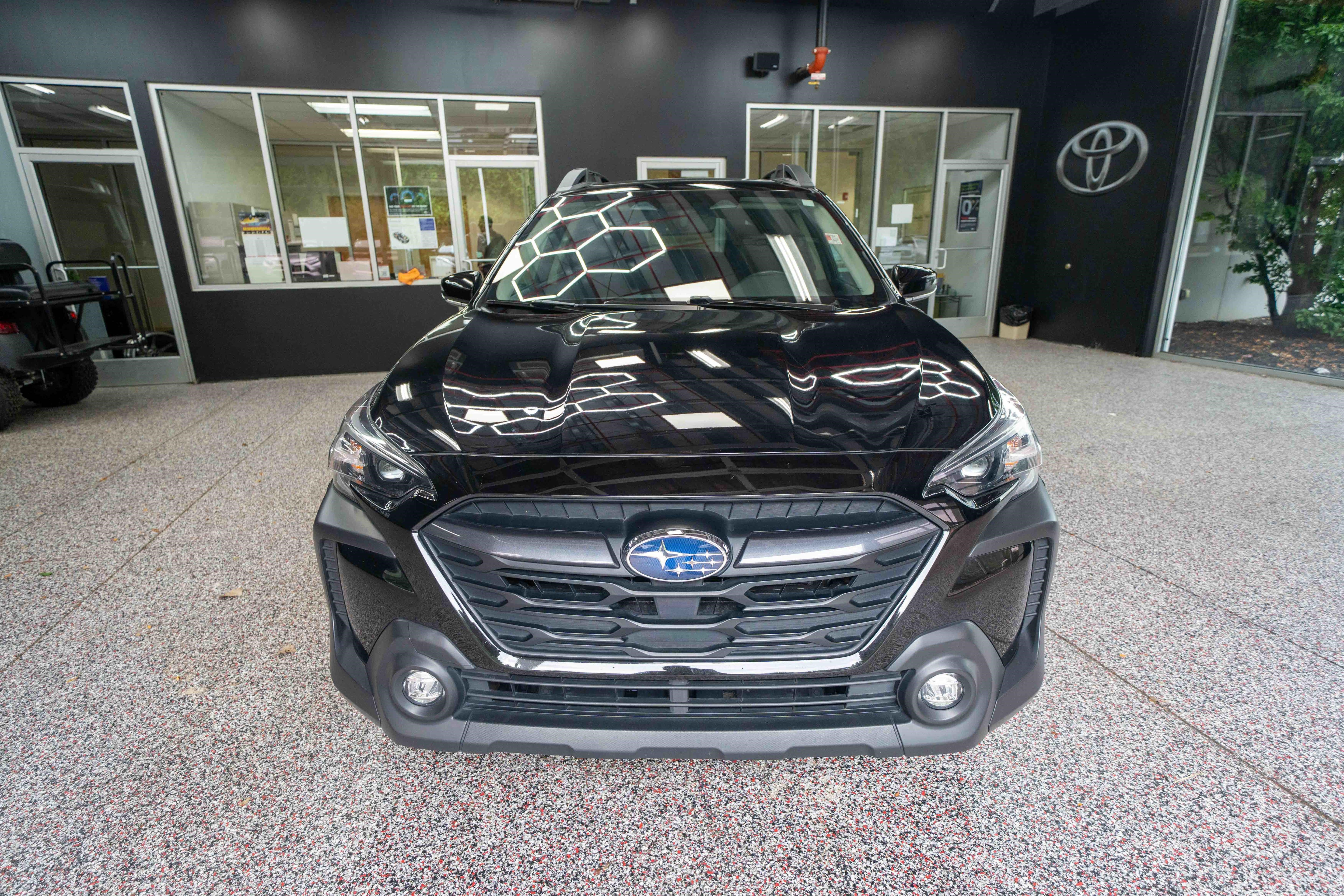Used 2023 Subaru Outback Premium AWD/4WD image 6