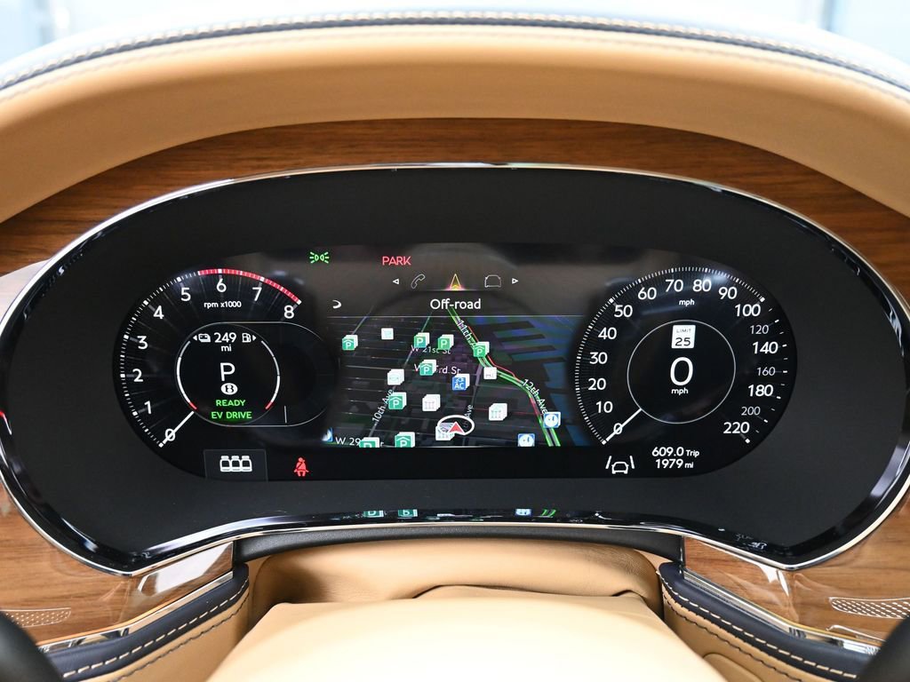 Used 2025 Bentley Flying Spur Plug-In Hybrid AWD/4WD image 21