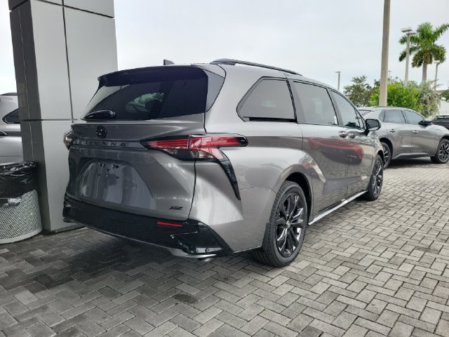 New 2026 Toyota Sienna XSE FWD image 4