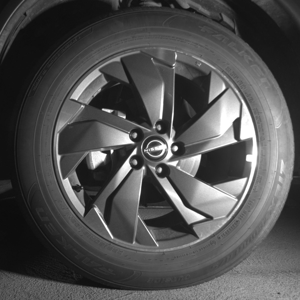 Used 2025 Nissan Rogue SV image 12