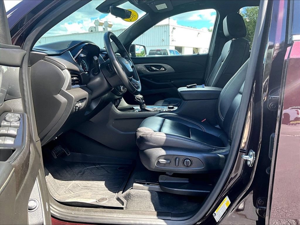 Used 2023 Chevrolet Traverse LT w/ LT Premium Package AWD/4WD image 8