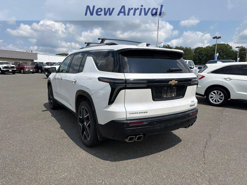 Used 2025 Chevrolet Traverse High Country w/ LPO, Floor Liner Package FWD image 9