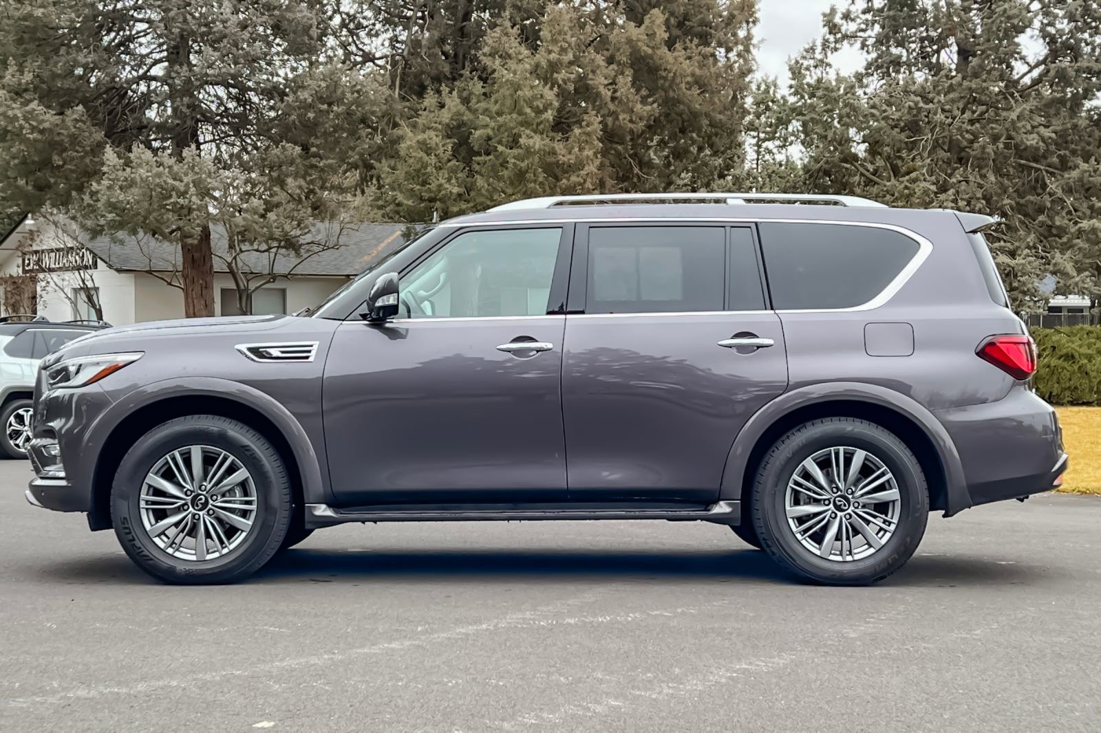 Used 2024 INFINITI QX80 Luxe image 8