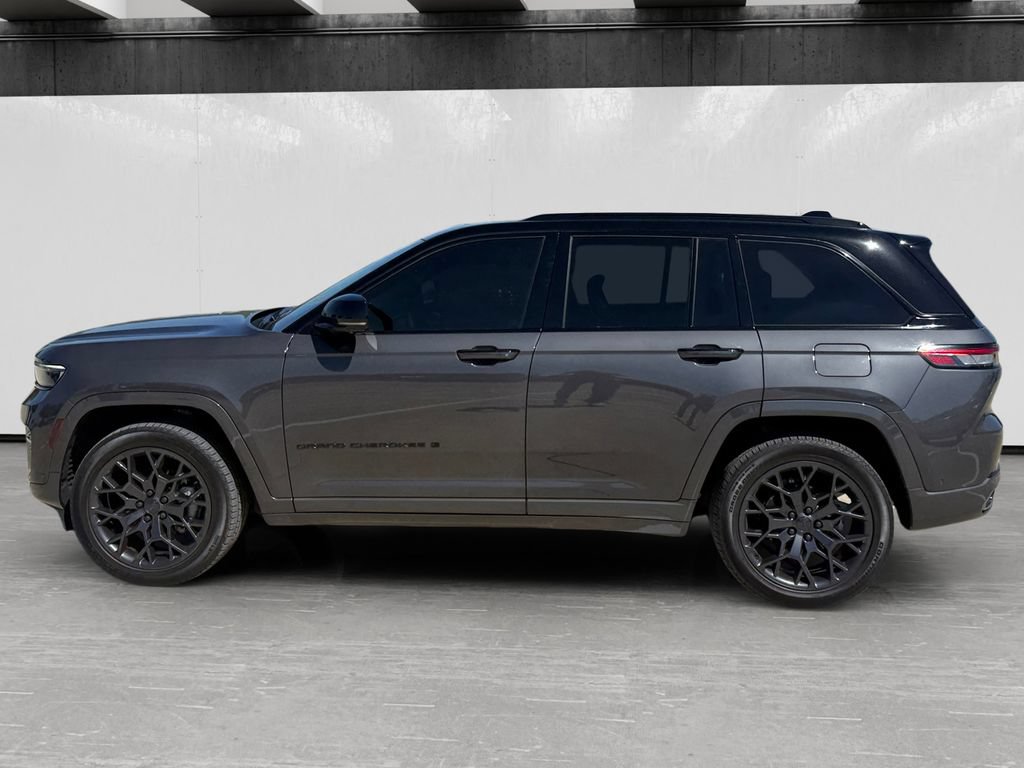 Used 2025 Jeep Grand Cherokee Summit w/ Obsidian Package AWD/4WD image 2