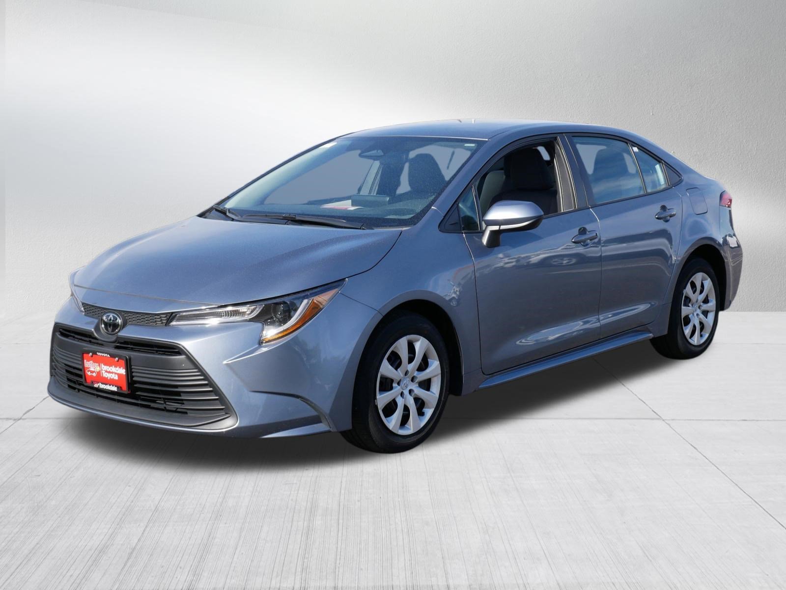Used 2025 Toyota Corolla LE FWD image 3