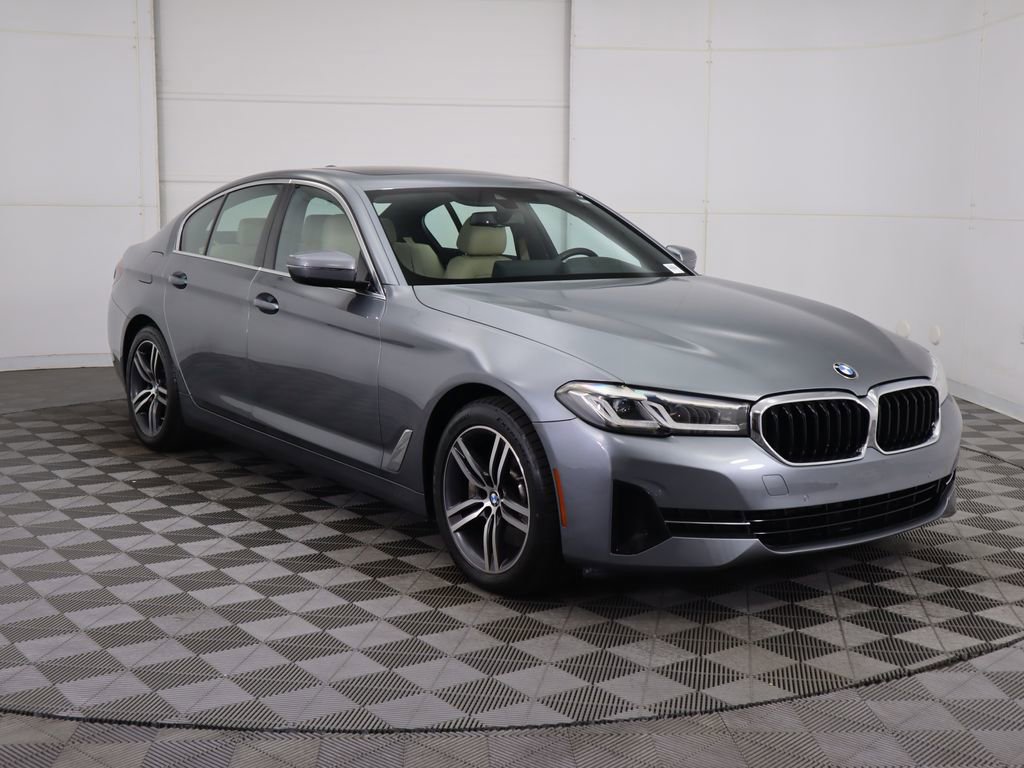 Used 2021 BMW 530e xDrive 530e iPerformance w/ Convenience Package image 3
