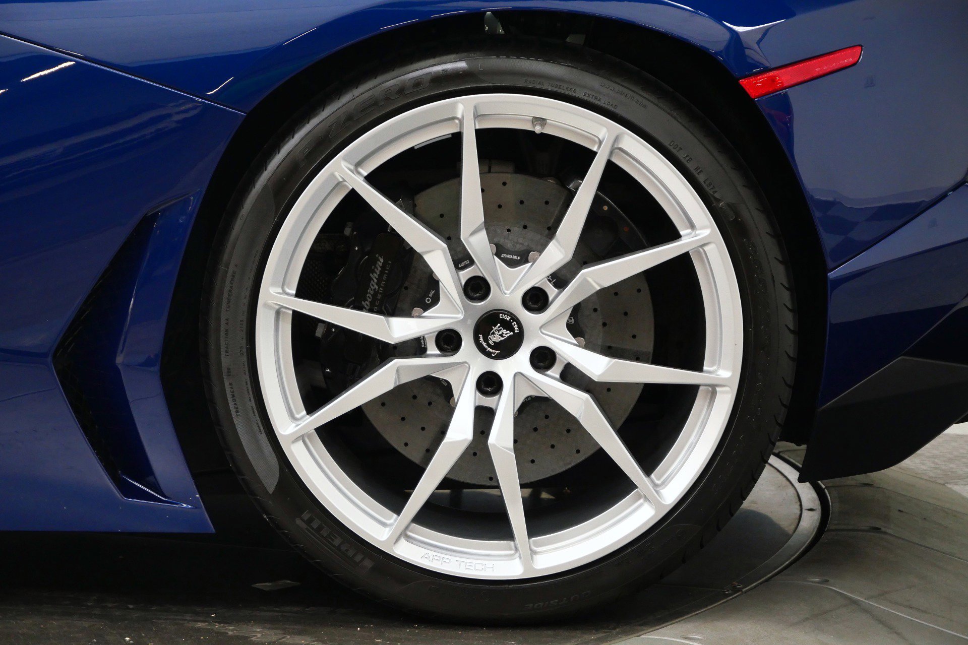 Used 2014 Lamborghini Aventador LP 700-4 image 11