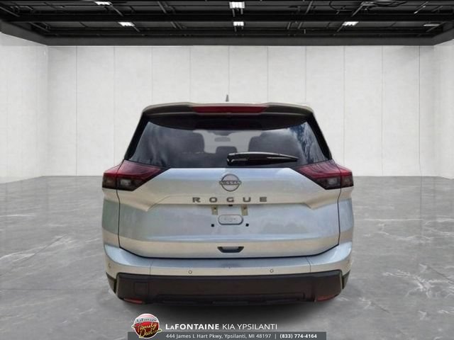 Used 2025 Nissan Rogue SV FWD image 4