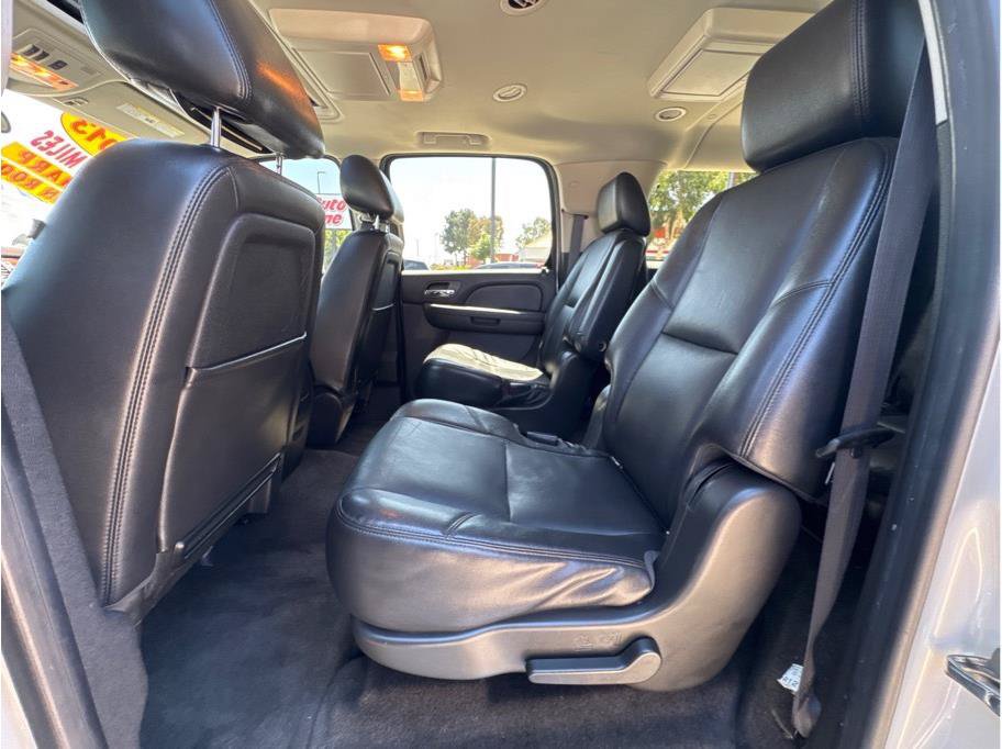 Used 2013 Chevrolet Suburban LTZ RWD image 18