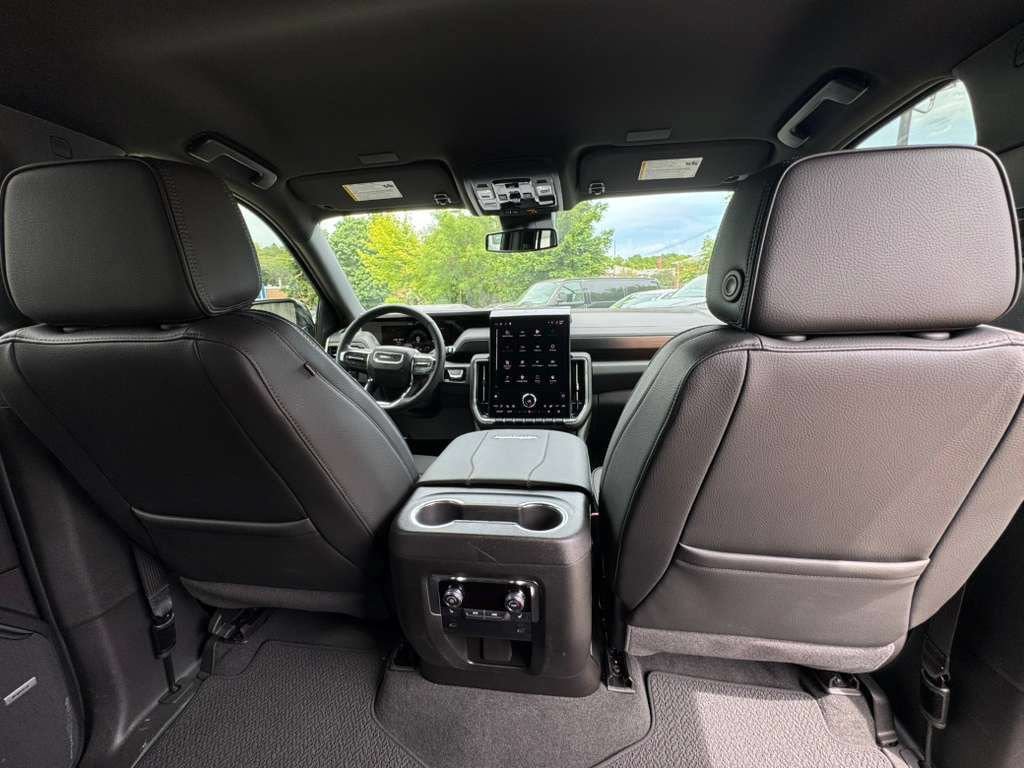 Used 2026 GMC Yukon Denali AWD/4WD image 21
