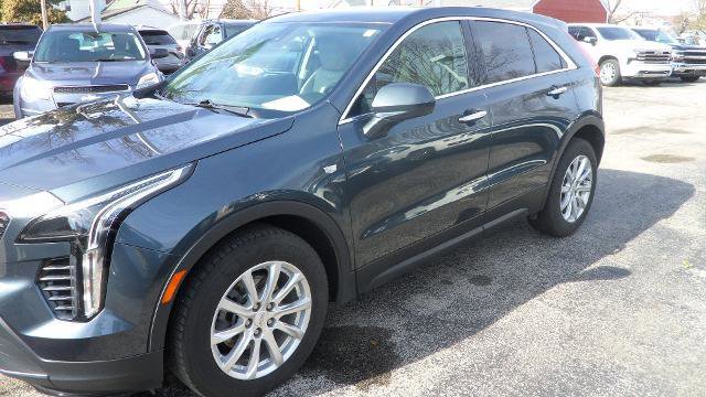 Used 2019 Cadillac XT4 Luxury w/ Cold Weather Package FWD image 5