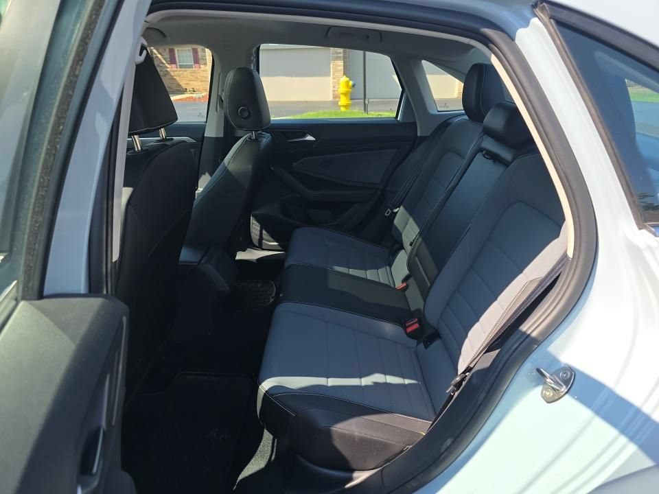 Used 2025 Volkswagen Jetta SE w/ Sunroof Package FWD image 36