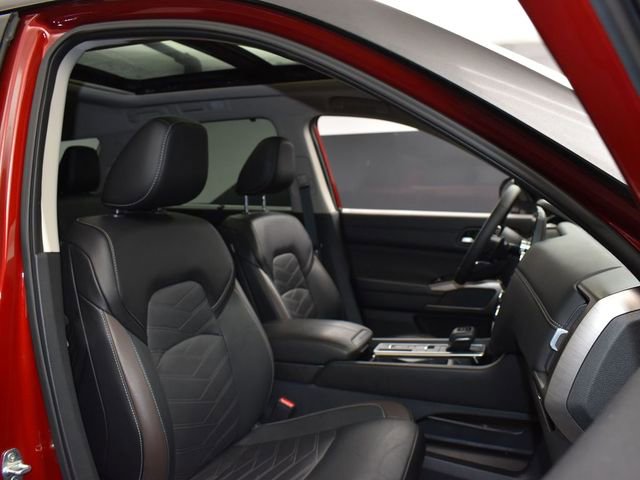 Used 2024 Nissan Pathfinder Platinum image 13