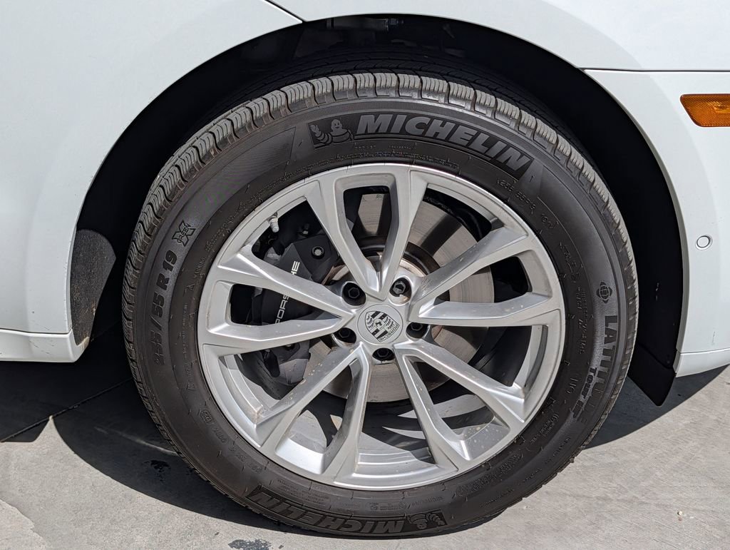 Used 2025 Porsche Macan T image 34