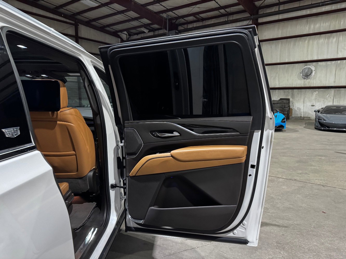 Used 2021 Cadillac Escalade ESV Premium Luxury image 20