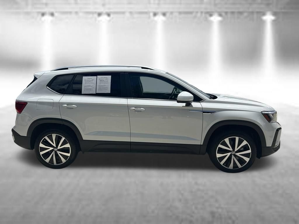 Used 2024 Volkswagen Taos SE FWD image 6