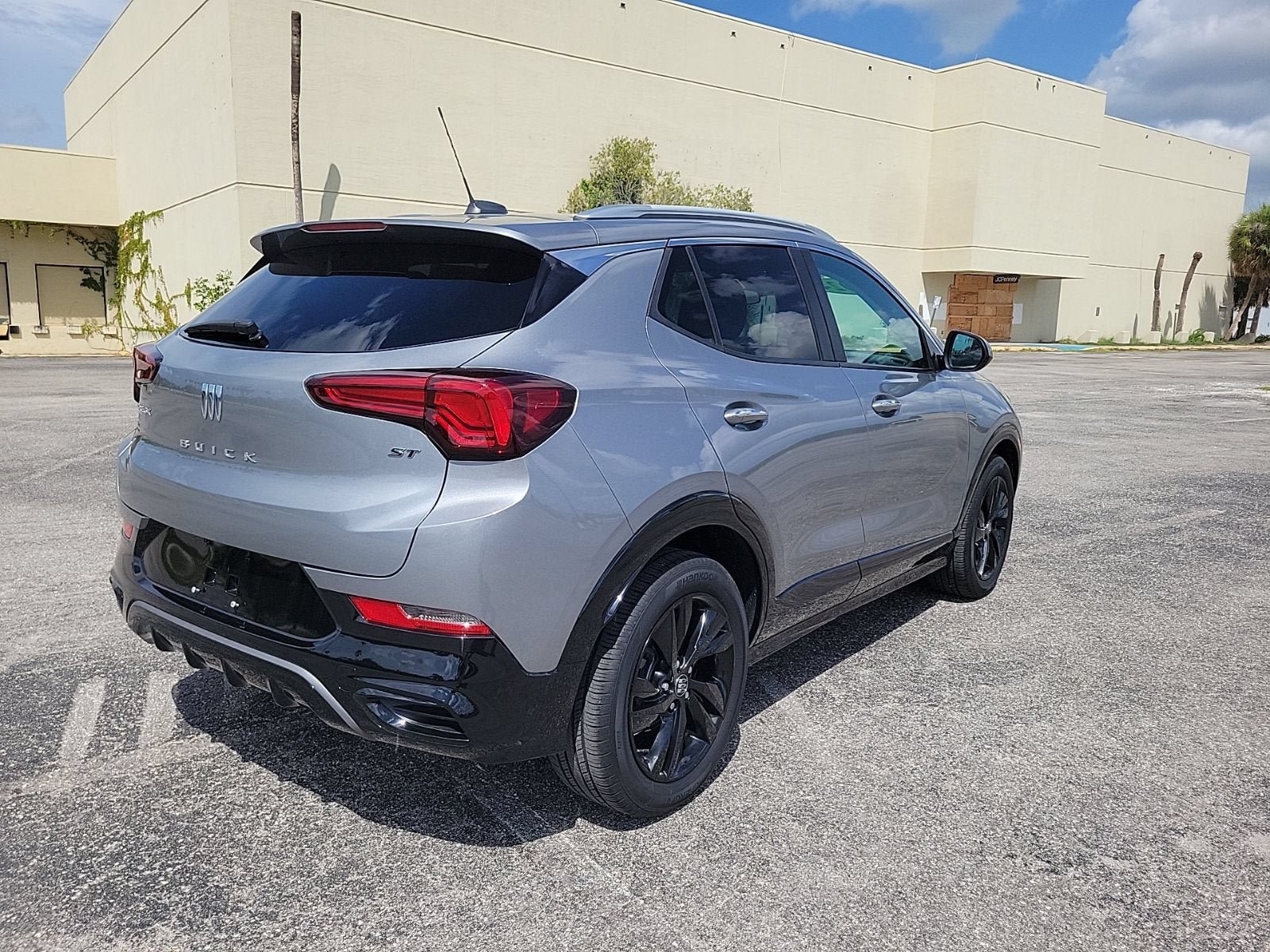 Used 2024 Buick Encore GX Sport Touring w/ Comfort Package FWD image 5