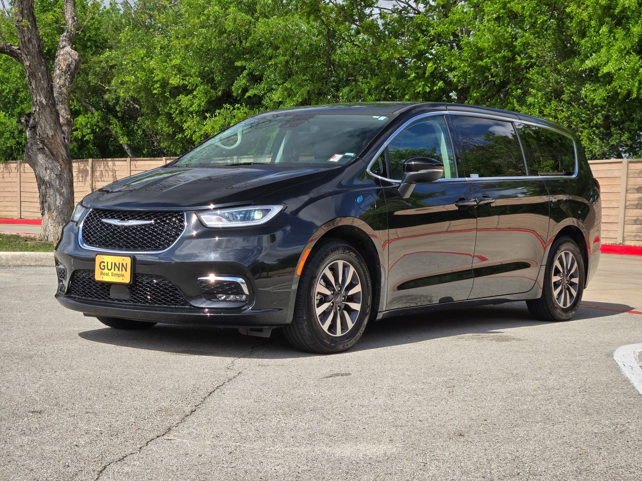 Used 2023 Chrysler Pacifica Touring-L image 7