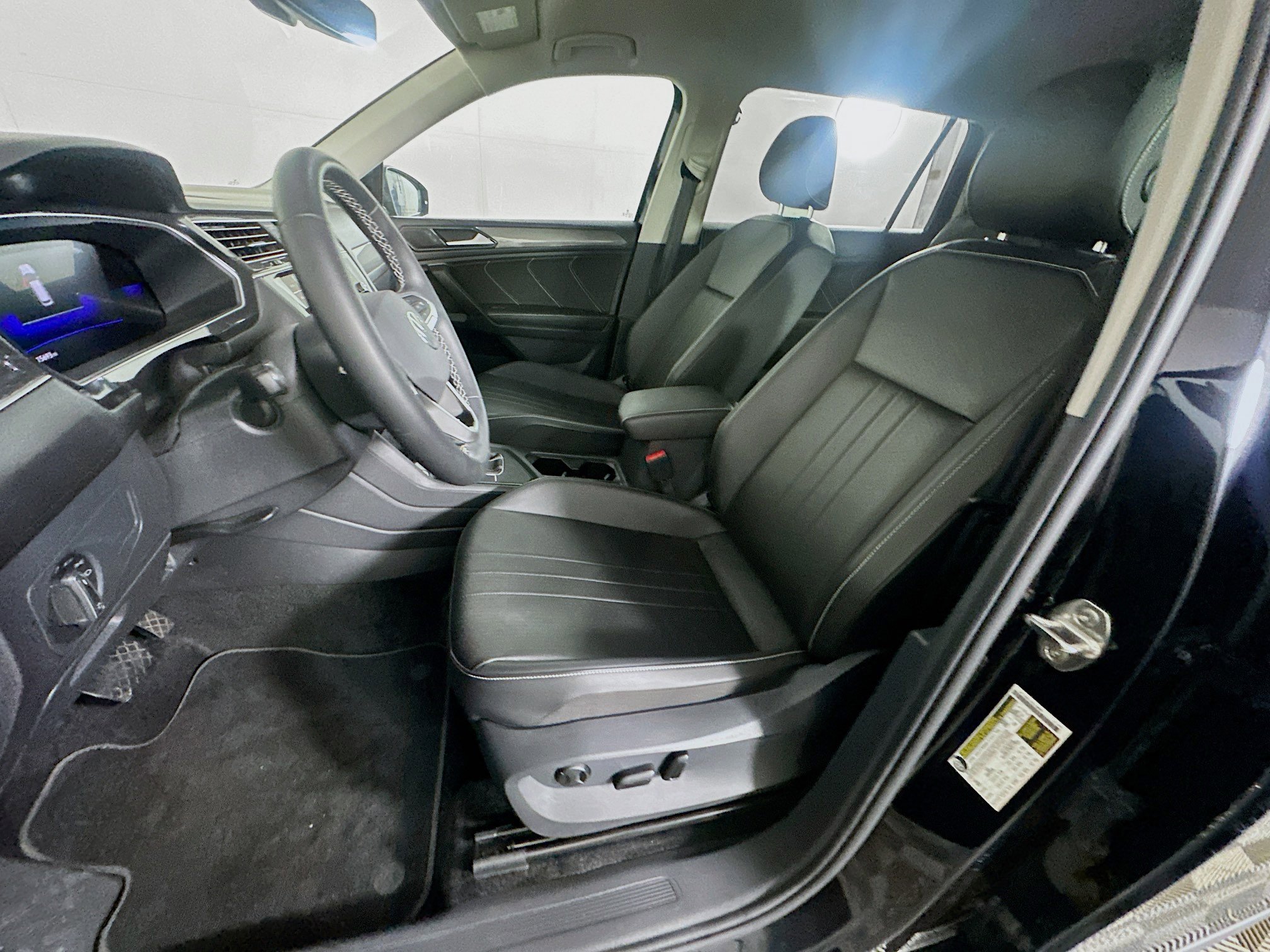 Used 2023 Volkswagen Tiguan SE FWD image 13