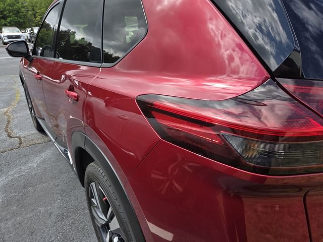 Used 2023 Nissan Rogue Platinum image 7