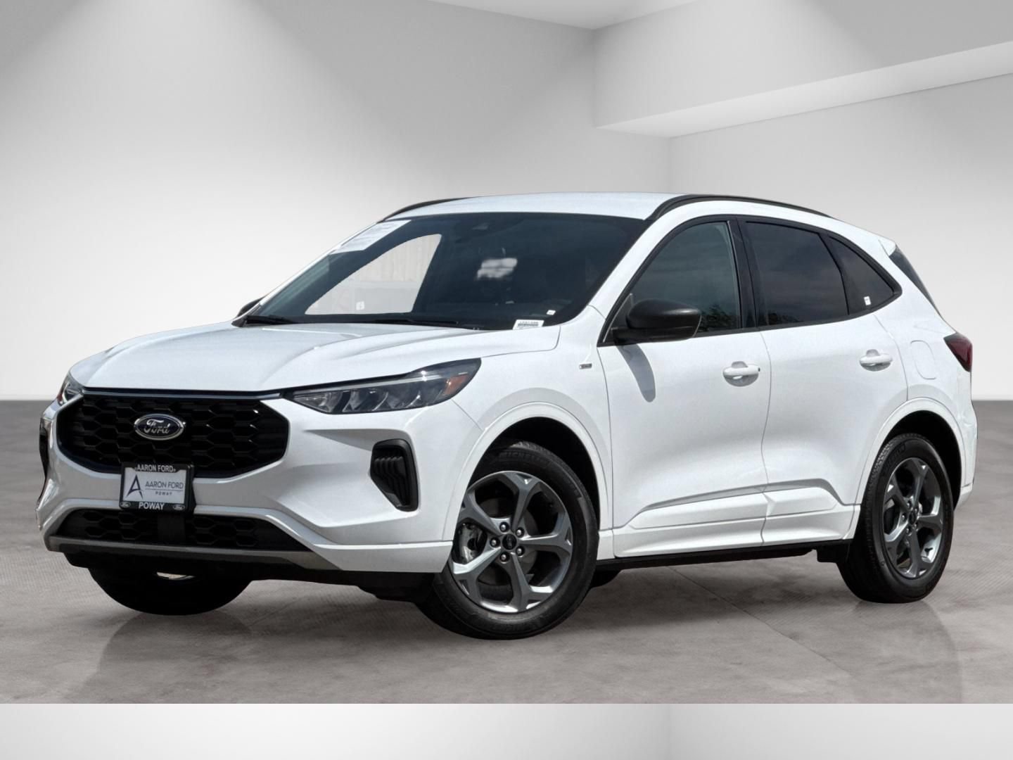 Used 2023 Ford Escape ST-Line w/ Tech Pack #1 AWD/4WD image 2
