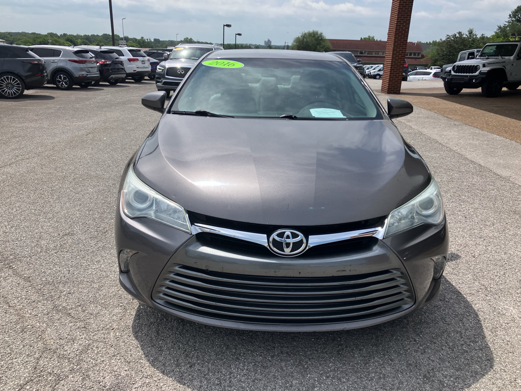 Used 2016 Toyota Camry XLE FWD image 2