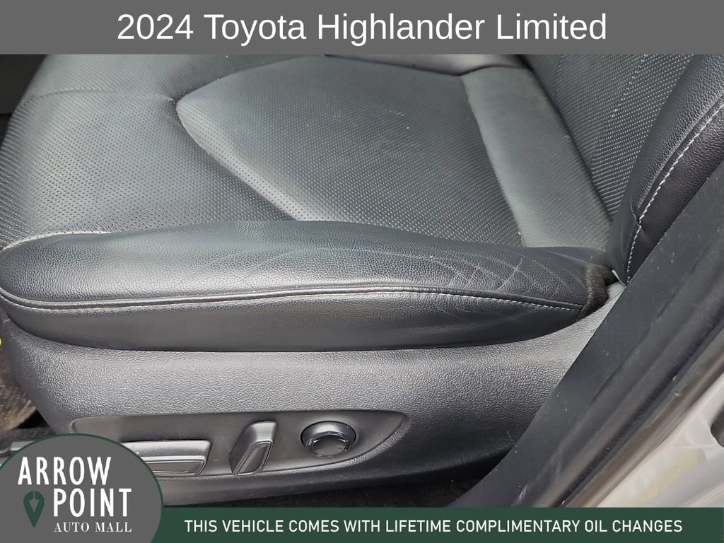 Used 2024 Toyota Highlander Limited FWD image 23