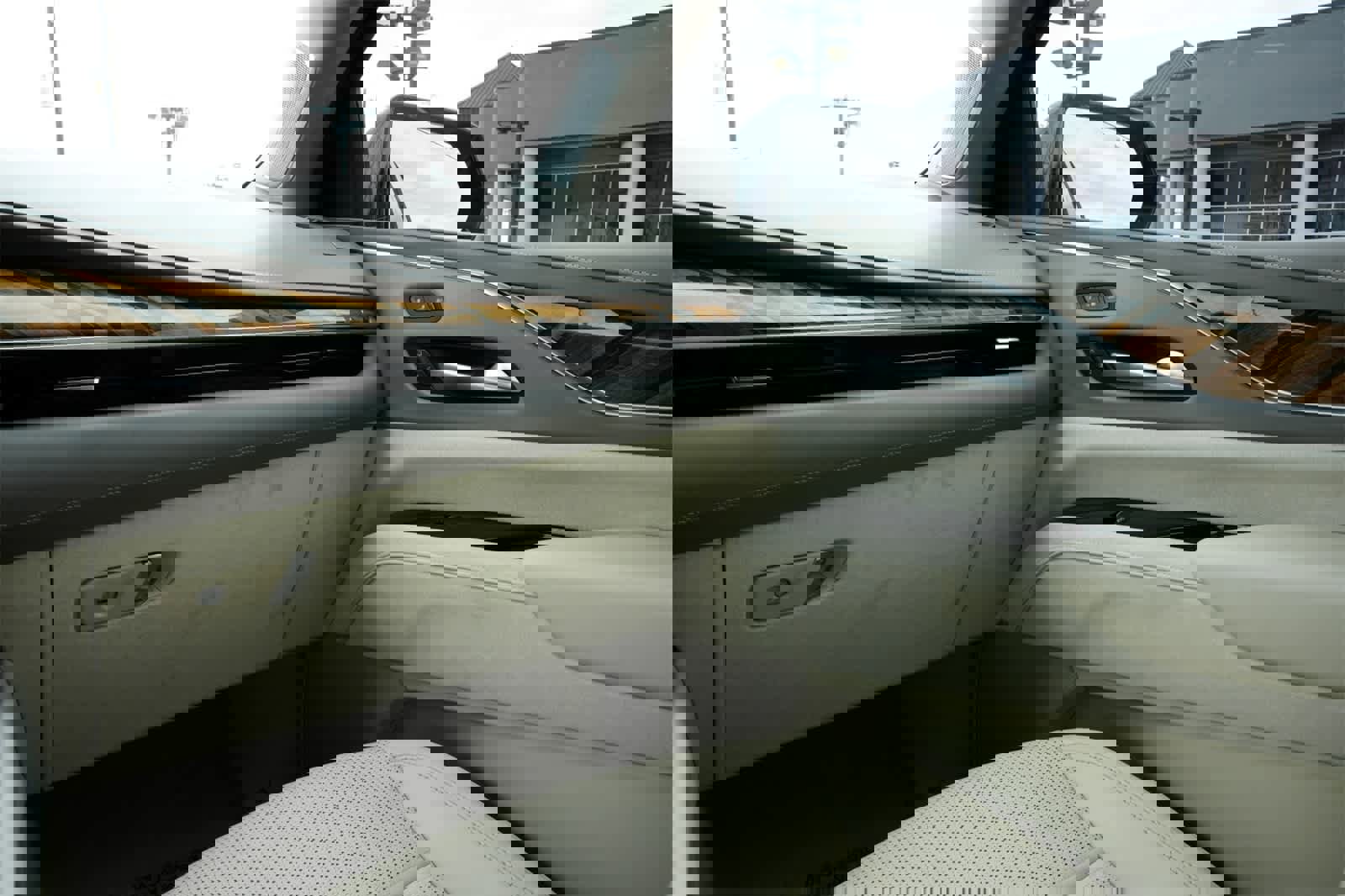 Used 2023 Cadillac Escalade Premium Luxury Platinum image 8