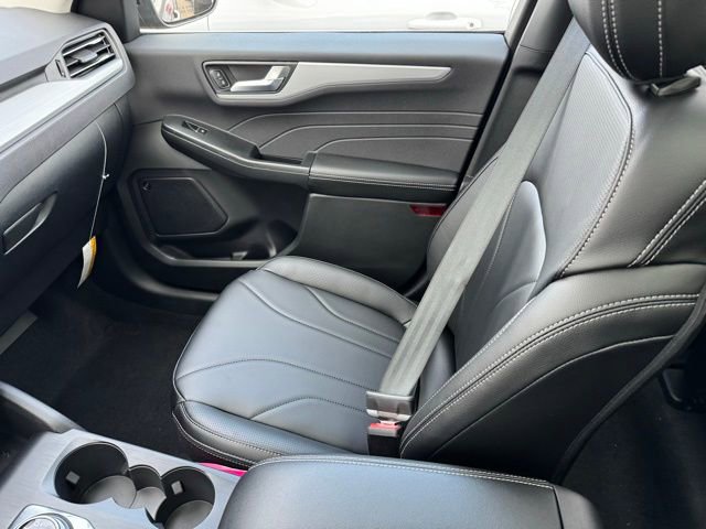 New 2026 Ford Escape SE w/ PHEV Premium Package FWD image 19