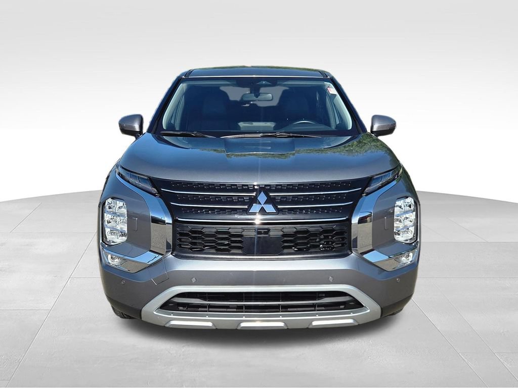 Used 2024 Mitsubishi Outlander SE AWD/4WD image 2